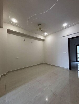 Room in 3 BHK Builder Floor at Rajouri Garden – for Rent