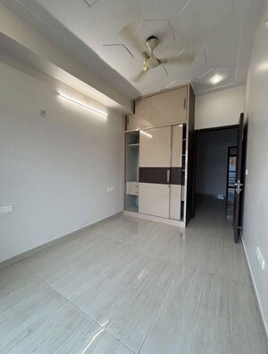 Room in 3 BHK Builder Floor at Rajouri Garden – for Rent