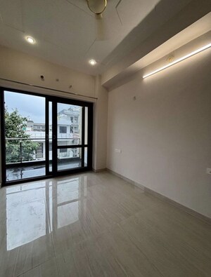 Room in 3 BHK Builder Floor at Rajouri Garden – for Rent