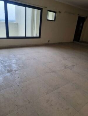 Room in 4 BHK Apartment at Stellar Icon, Chi Iii Greater Noida – for Rent