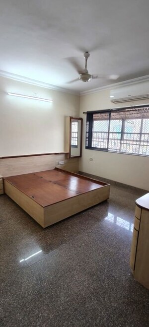 Room in 3 BHK Apartment at Indra Darshan Apartment, Andheri West – for Sale