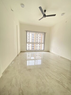 Room in 4 BHK Apartment at Shubh Nirvana, Viman Nagar – for Rent