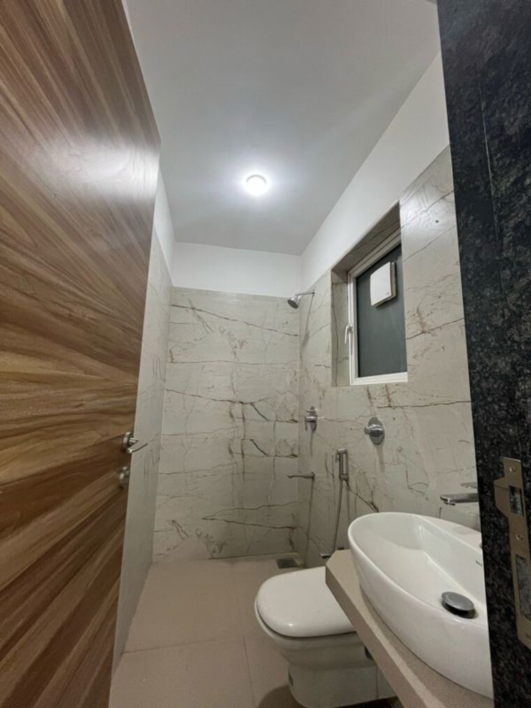 Bathroom, chembur 3 Bedroom 1000 Sq.Ft. Apartment In Chembur Mumbai 10671678