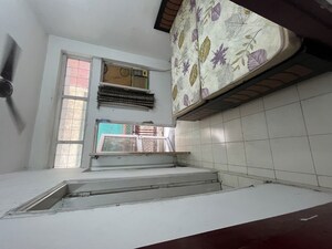 Furnished Amenities in 1.5 BHK Independent House at Sarita Vihar – for Rent