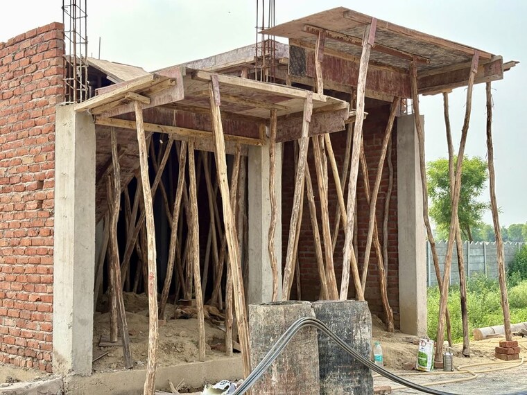 Balcony, tilapta  100 Sq.Yd. Plot In Tilapta Greater Noida 10671710