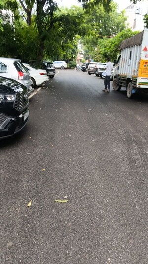 Parking in 3 BHK Apartment at Saket – for Rent