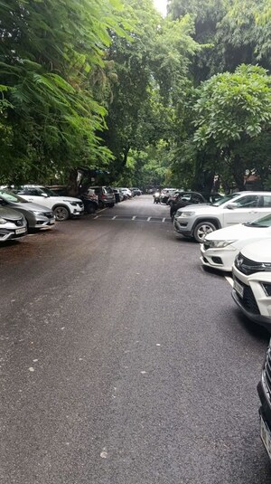 Parking in 3 BHK Apartment at Saket – for Rent