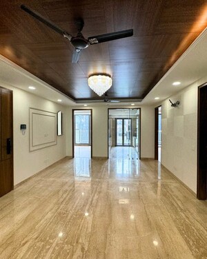 Room in 4 BHK Builder Floor at Sector 21 – for Rent