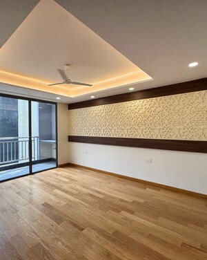 Room in 4 BHK Builder Floor at Sector 21 – for Rent