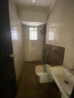 Bathroom in 2 BHK Apartment at MI Hamilton Mansion, Mazgaon – for Sale