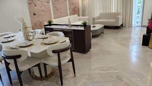 Room in 4 BHK Apartment at BPTP Amstoria, Sector 102 – for Sale