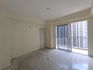Room in 3 BHK Apartment at Conscient Habitat, Sector 99a – for Rent