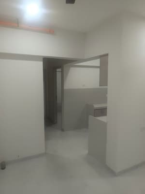 Room in 2 BHK Apartment at Swastik Platinum Apartment, Vikhroli East – for Rent