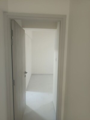 Room in 2 BHK Apartment at Swastik Platinum Apartment, Vikhroli East – for Rent