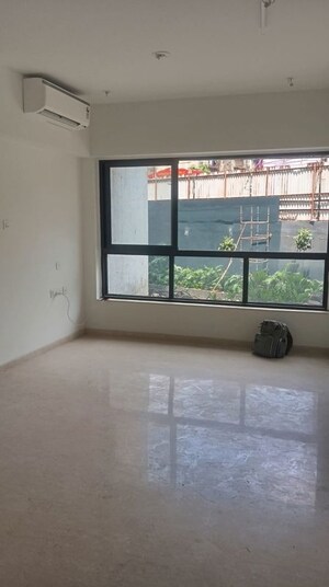 Room in 2 BHK Apartment at Shapoorji Pallonji Vicinia, Powai – for Rent