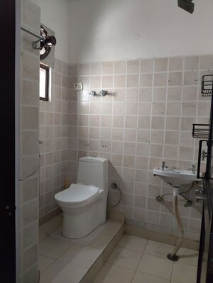 Bathroom in 1 BHK Builder Floor at Neb Sarai – for Rent