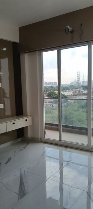 Building Lobby in 3.5 BHK Builder Floor at Smart World Gems, Sector 89 – for Rent