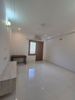 Room in 3 BHK Apartment at Conscient Habitat 102, Sector 102 – for Rent