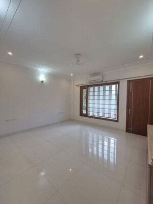 Room in 3 BHK Apartment at Conscient Habitat 102, Sector 102 – for Rent