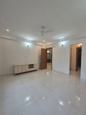 Room in 3 BHK Apartment at Conscient Habitat 102, Sector 102 – for Rent