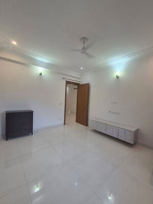 Room in 3 BHK Apartment at Conscient Habitat 102, Sector 102 – for Rent