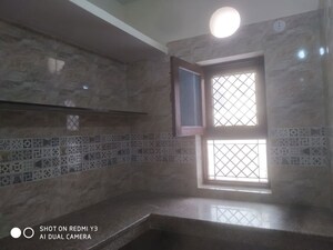 Room in 4 BHK Independent House at RWA Apartments Sector 27, Sector 27 – for Rent