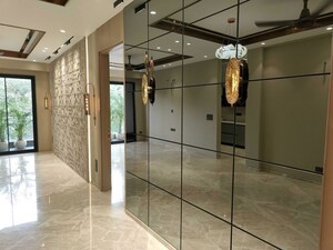 Building Lobby in 3 BHK Builder Floor at Sector 23 – for Rent