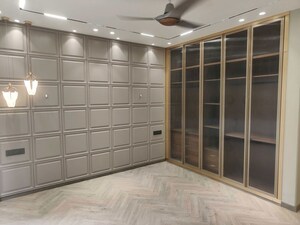 Room in 3 BHK Builder Floor at Sector 23 – for Rent