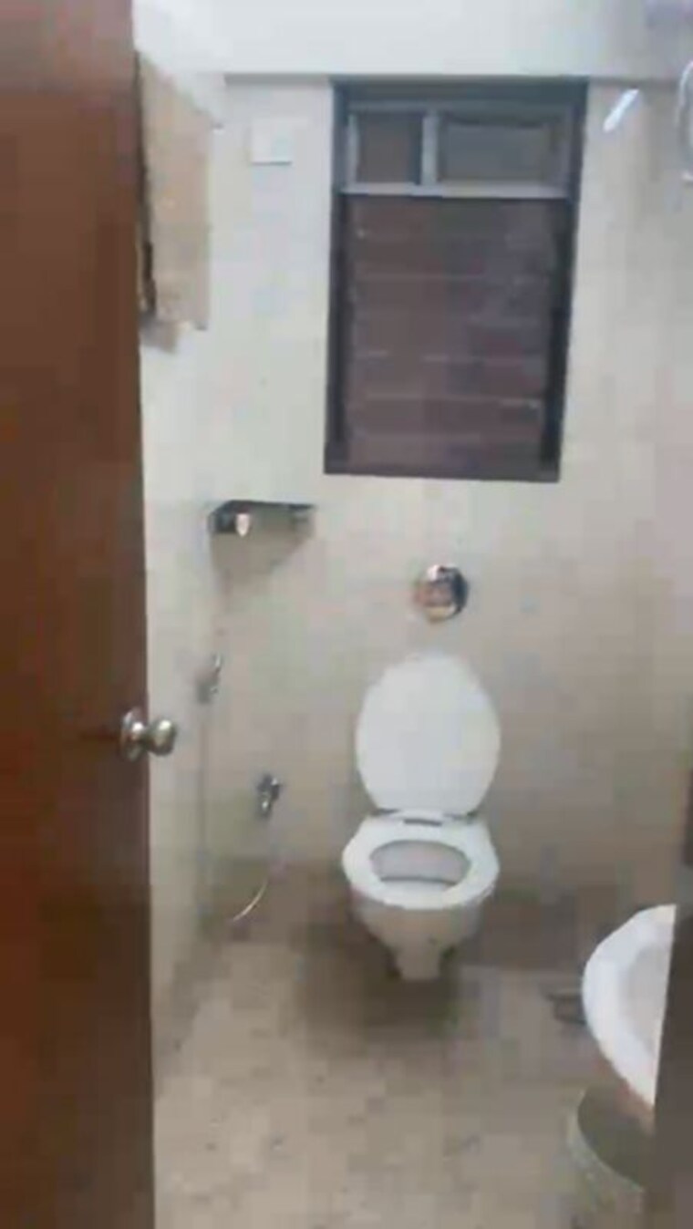 Bathroom, chembur 3 Bedroom 1000 Sq.Ft. Apartment In Chembur Mumbai 10671945