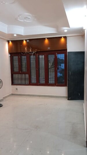 Room in 2 BHK Apartment at Eldeco Saksham, Eldeco ii – for Sale