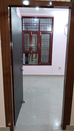 Room in 2 BHK Apartment at Eldeco Saksham, Eldeco ii – for Sale