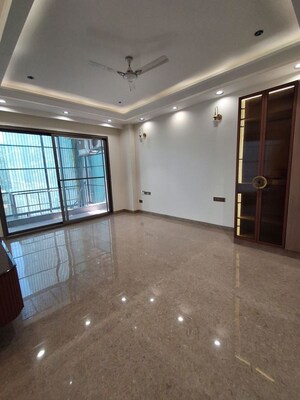 Room in 3 BHK Builder Floor at Sector 23 – for Rent