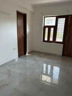 Room in 2 BHK Builder Floor at Sector 57 – for Rent
