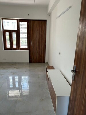 Room in 2 BHK Builder Floor at Sector 57 – for Rent
