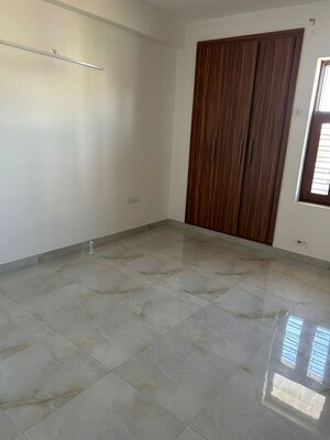 Room in 2 BHK Builder Floor at Sector 57 – for Rent