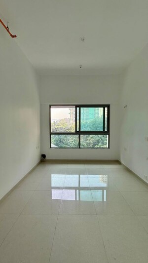 Room in 1 BHK Apartment at Kalpataru Immensa, Kolshet Road – for Sale