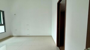 Room in 1 BHK Apartment at Kalpataru Immensa, Kolshet Road – for Sale