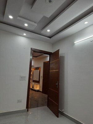Room in 3 BHK Builder Floor at Dwarka – for Sale