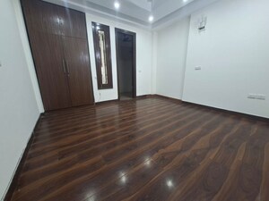 Room in 3 BHK Builder Floor at Kailash Colony – for Rent