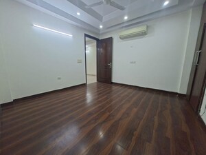 Room in 3 BHK Builder Floor at Kailash Colony – for Rent