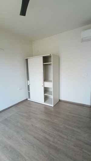 Room in 3 BHK Builder Floor at Czar Mahira Homes 63A, Sector 63a – for Rent