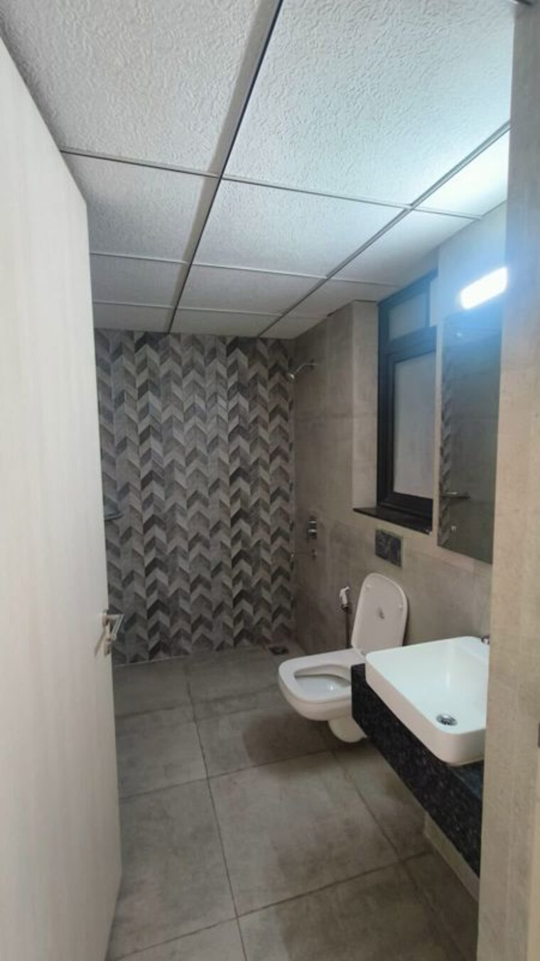 Bathroom, czar-mahira-homes-63a 3 Bedroom 1800 Sq.Ft. Builder Floor In Sector 63a Gurgaon 10672042