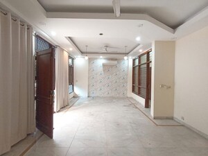 Room in 3 BHK Builder Floor at Pamposh Enclave – for Rent