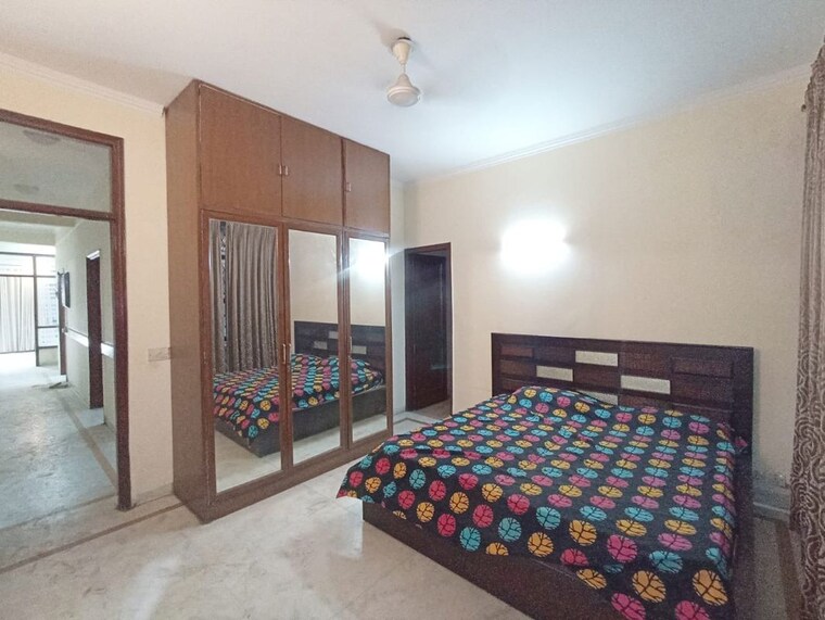 Bedroom, pamposh enclave 3 Bedroom 265 Sq.Yd. Builder Floor In Pamposh Enclave Delhi 10672052
