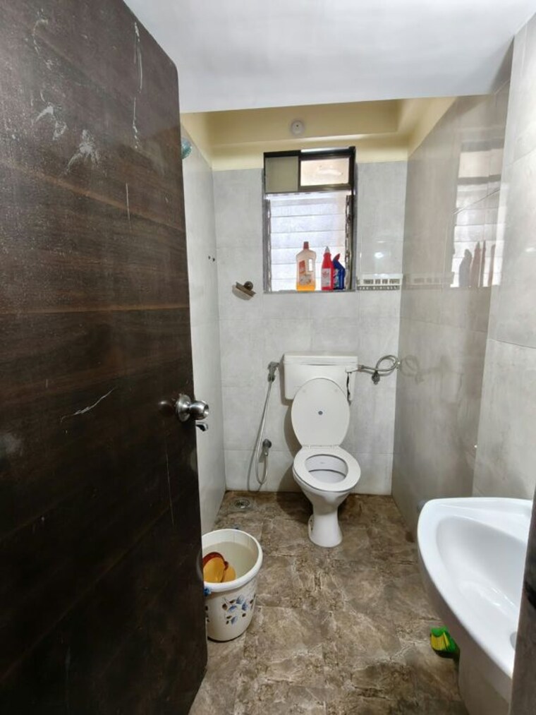 Bathroom, madhav-palacia 2 Bedroom 860 Sq.Ft. Apartment In Ghodbunder Road Thane 10672047