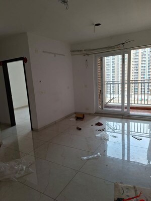Room in 2 BHK Apartment at Rishita Manhattan, Gomti Nagar – for Rent