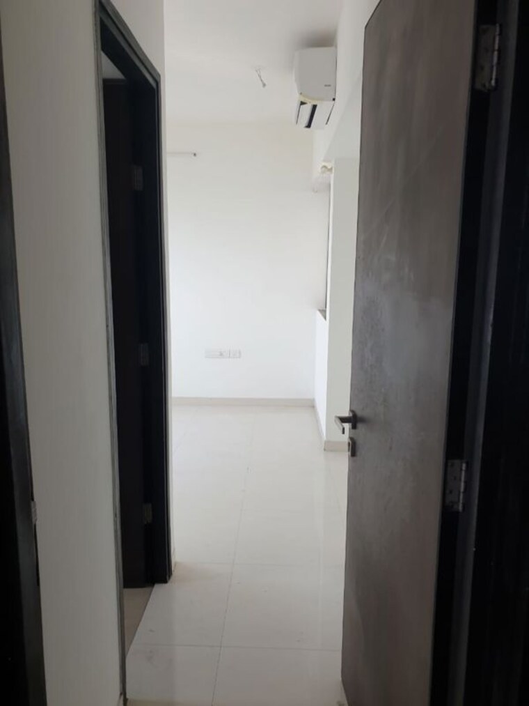 Bathroom, lodha-splendora 1.5 Bedroom 700 Sq.Ft. Apartment In Ghodbunder Road Thane 10672046