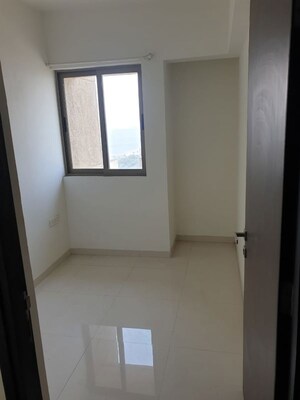 Room in 1.5 BHK Apartment at Lodha Splendora, Ghodbunder Road – for Rent