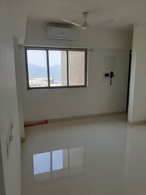 Room in 1.5 BHK Apartment at Lodha Splendora, Ghodbunder Road – for Rent