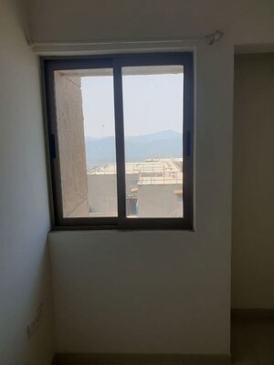 Room in 1.5 BHK Apartment at Lodha Splendora, Ghodbunder Road – for Rent